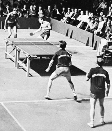 Table-tennis-doubles-competition